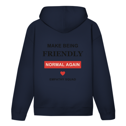 Mockup, Rückansicht: dunkelblauer Hoodie mit „Make Being Friendly Normal Again“, rotem Textkasten und rotem Herz.