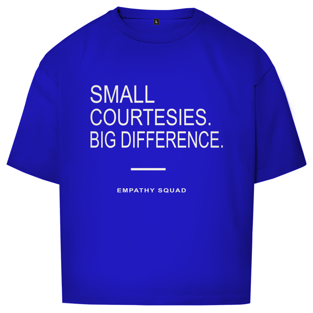 Small Courtesies, Big Difference Oversize Tee in Kobaltblau – Vorderansicht