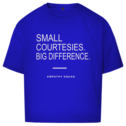 Small Courtesies, Big Difference Oversize Tee in Kobaltblau – Vorderansicht