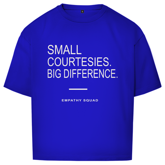 Small Courtesies, Big Difference Oversize Tee in Kobaltblau – Vorderansicht