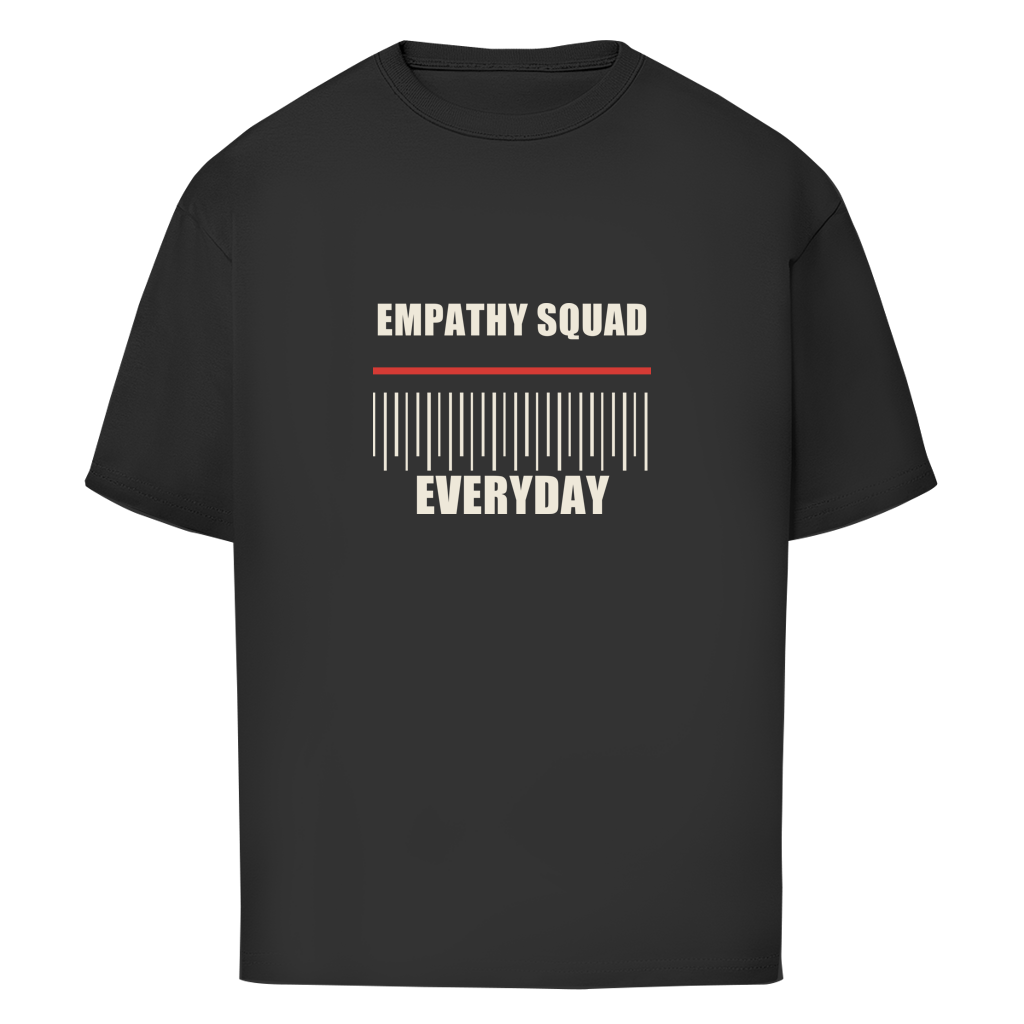 Mockup, Vorderansicht: dunkelgraues T-Shirt mit hellem „Empathy Squad Everyday“, roter Linie und senkrechten Strichen.