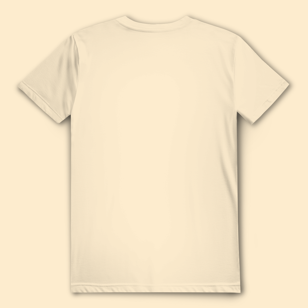 Mockup, Rückansicht: cremefarbenes T-Shirt mit unbedrucktem Rücken.