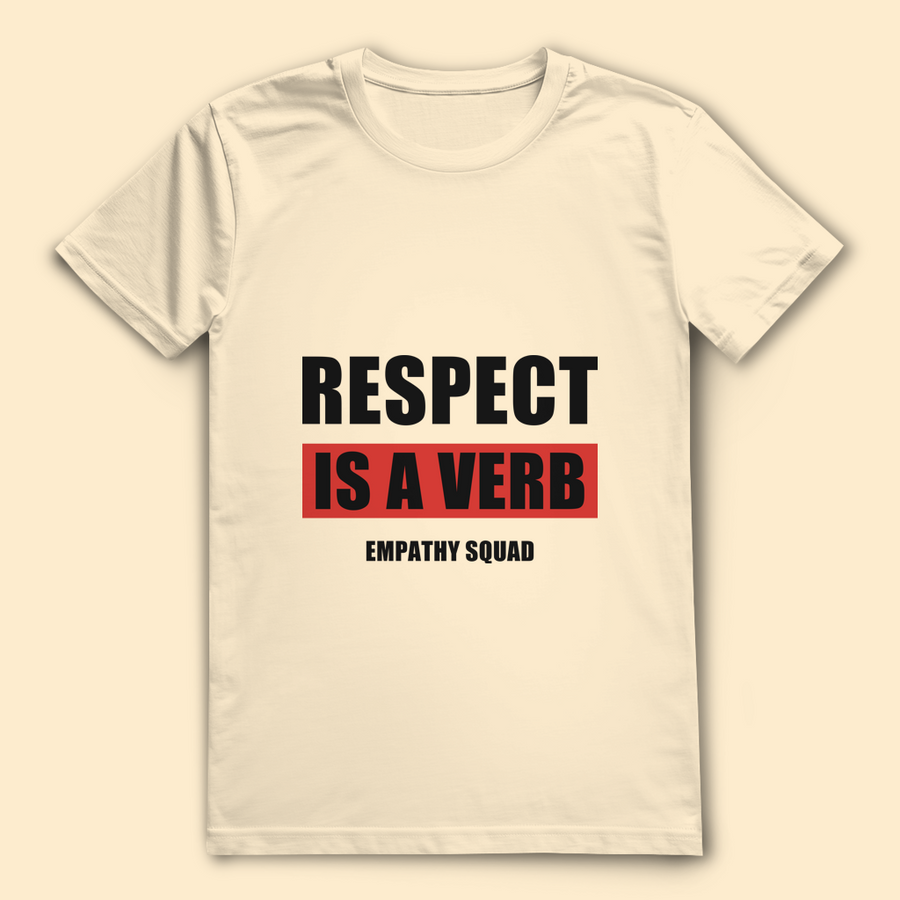 Mockup, Vorderansicht: cremefarbenes T-Shirt mit schwarzem „Respect Is a Verb“, rotem Textkasten und Empathy-Squad-Schriftzug.